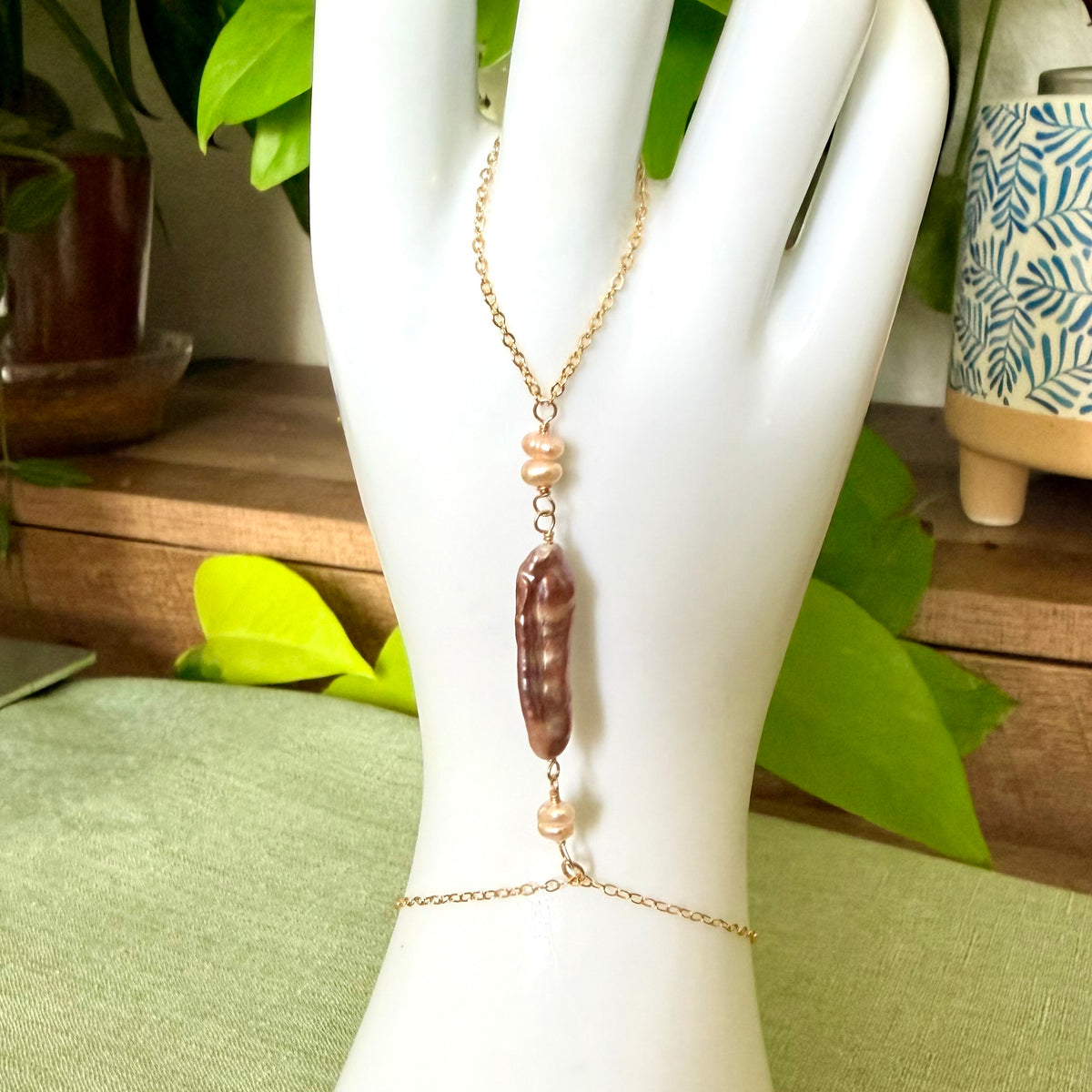 Island Hopping Biwa pearl Hand Chain | Gold Filled Collection