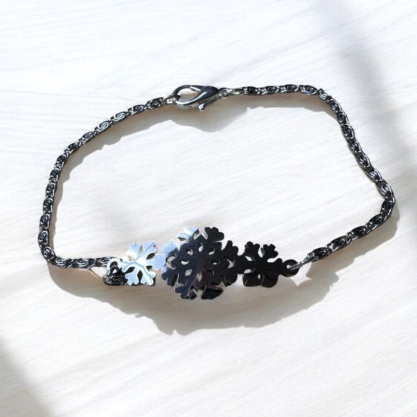 Snowflake pendant bracelet